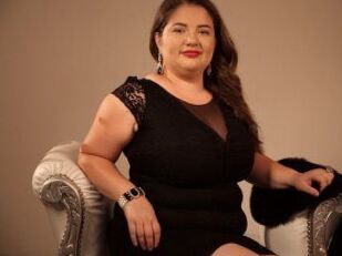 CurvyTina