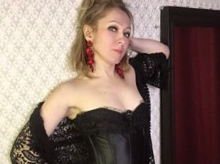 Mia_Wintermood